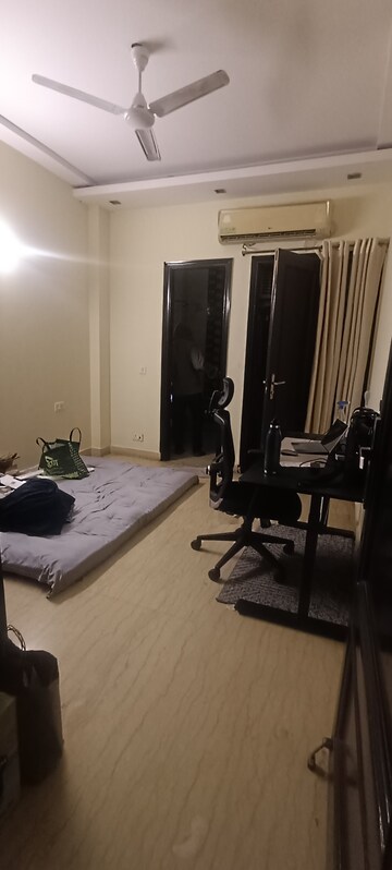 Gym in 2.5 BHK Builder Floor at Chittaranjan Park – for Rent