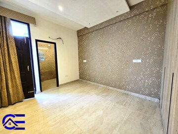 Room in 3 BHK Apartment at Sector 20 – for Sale