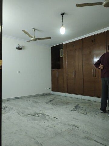 Furnished Amenities in 3 BHK Builder Floor at Greater Kailash I – for Rent