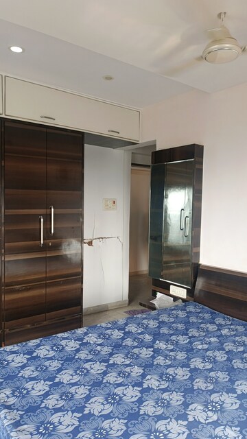Room in 2 BHK Apartment at Magnum Tower CHS, Andheri West – for Rent