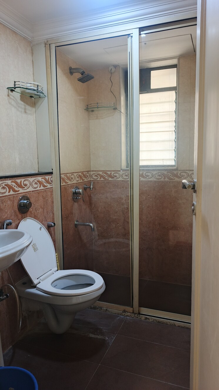 Bathroom, renaissance-tower 2 Bedroom 900 Sq.Ft. Apartment In Andheri West Mumbai 8003808