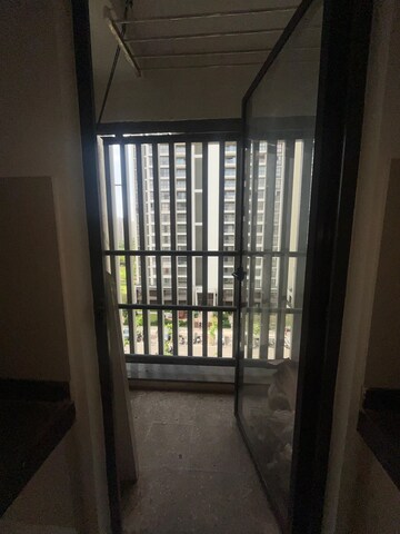 Room in 1.5 BHK Apartment at Lodha Palava Fresca C And D, Dombivli East – for Rent