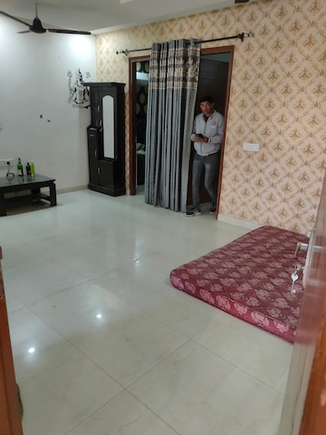 Room in 3 BHK Apartment at Peer Mucchalla – for Rent