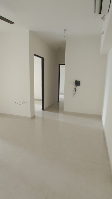 Room in 2 BHK Apartment at Lodha Amara, Kolshet Road – for Rent