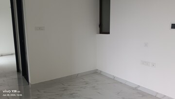Room in 2 BHK Apartment at Raymond Ten X Era, Pokhran Road No 1 – for Rent