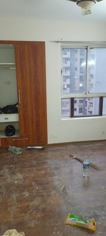 Room in 3 BHK Apartment at Amrapali Heartbeat City, Sector 107 – for Sale