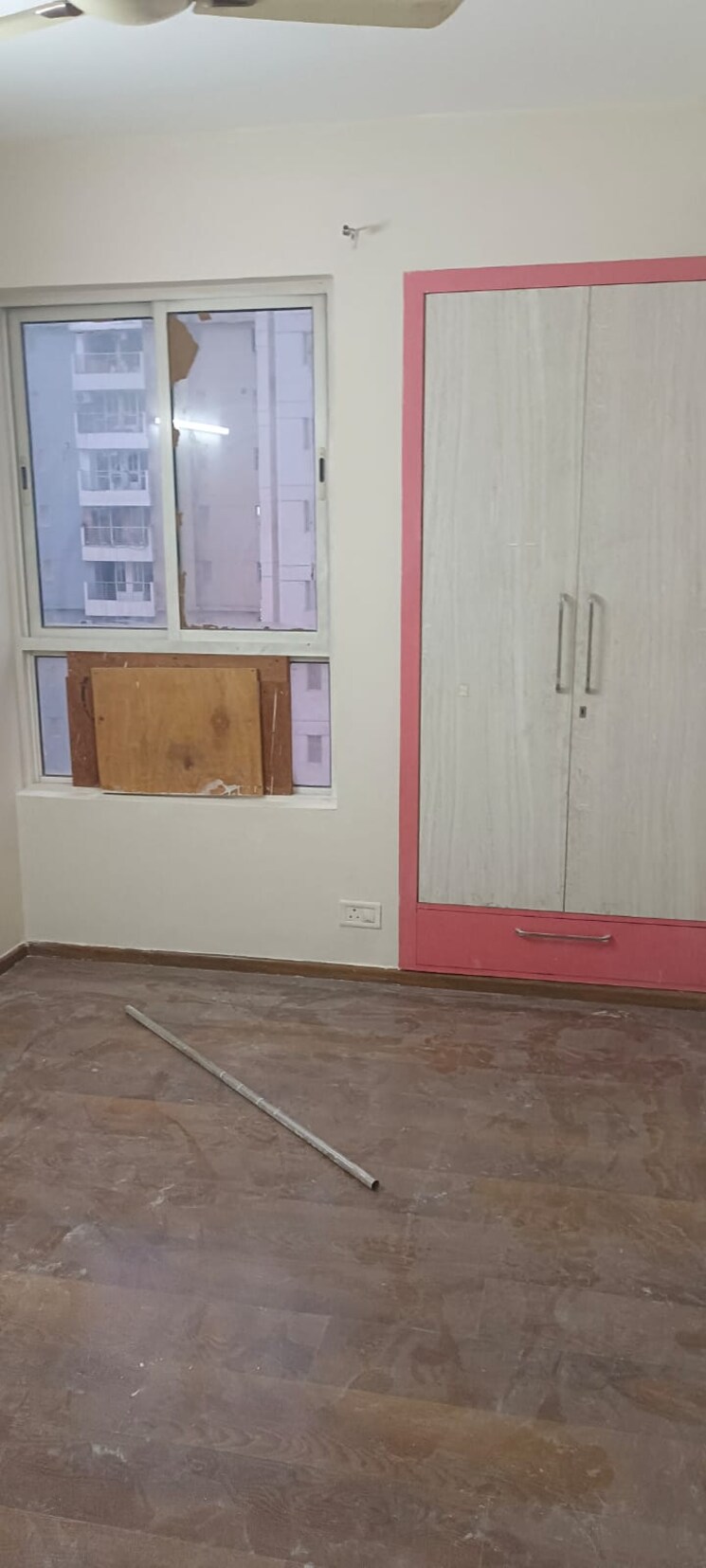 Room, amrapali-heartbeat-city 3 Bedroom 1350 Sq.Ft. Apartment In Sector 107 Noida 8003907