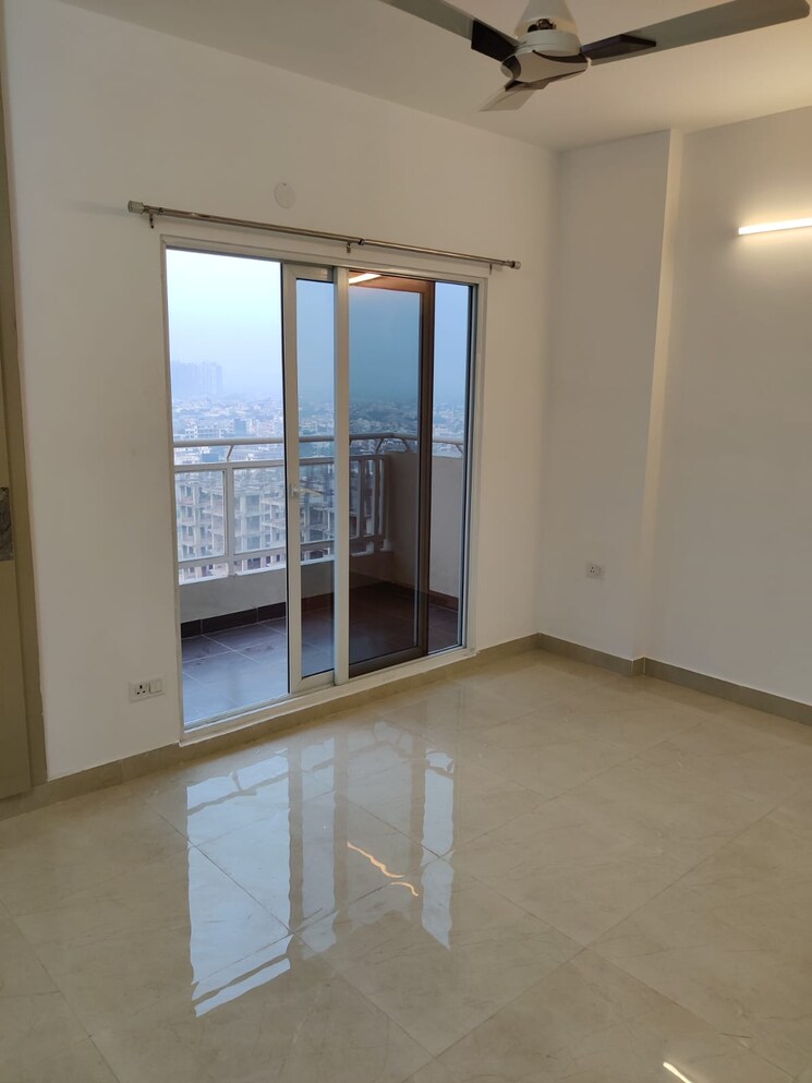 Master Bedroom, mahagun-medalleo 3.5 Bedroom 3000 Sq.Ft. Apartment In Sector 107 Noida 8003976