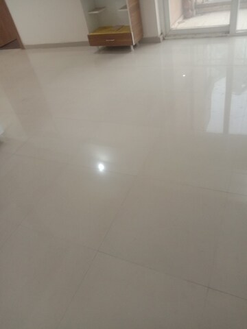 Room in 3 BHK Apartment at Mahagun Mywoods, Sector 16c Greater Noida – for Rent