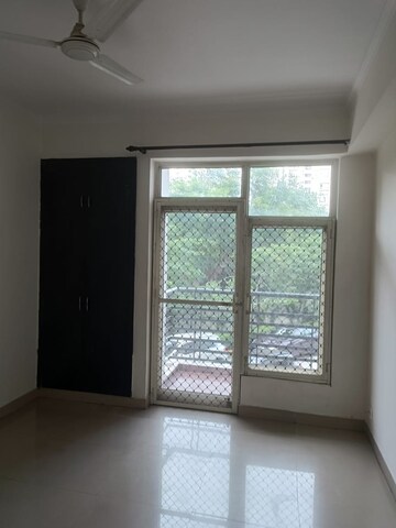 Room in 2 BHK Apartment at Gardenia Golf City, Sector 75 – for Rent