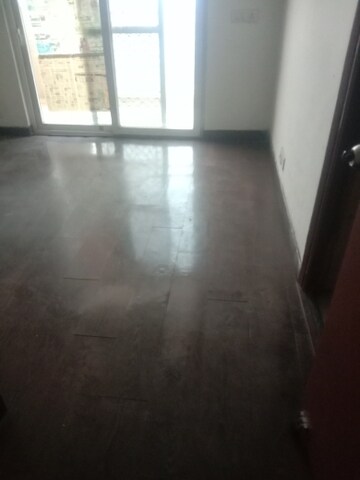 Room in 3 BHK Apartment at Mahagun Mywoods, Sector 16c Greater Noida – for Rent
