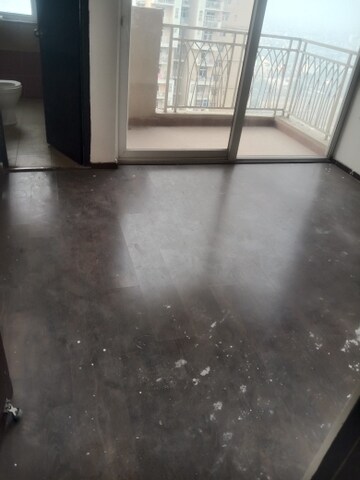 Room in 3 BHK Apartment at Mahagun Mywoods, Sector 16c Greater Noida – for Rent