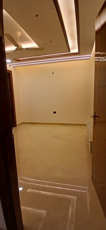 Room in 4 BHK Builder Floor at Sector 85 – for Sale