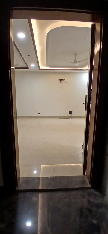 Building Lobby in 4 BHK Builder Floor at Sector 85 – for Sale