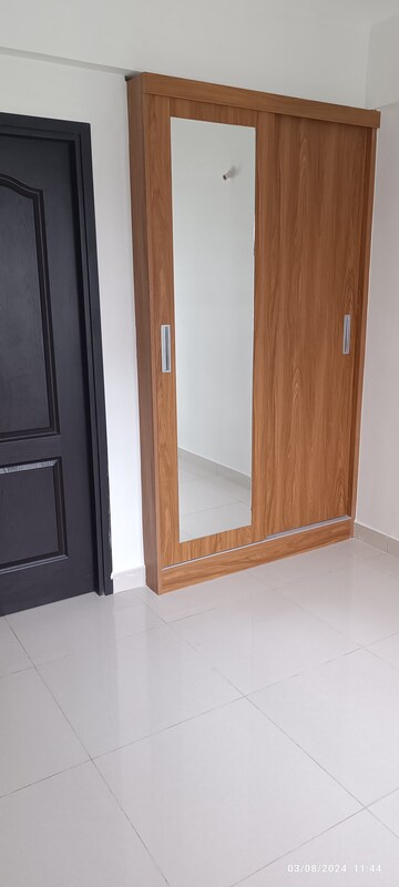 Room in 2.5 BHK Apartment at Shriram Liberty Square, Electronic City Phase ii – for Rent