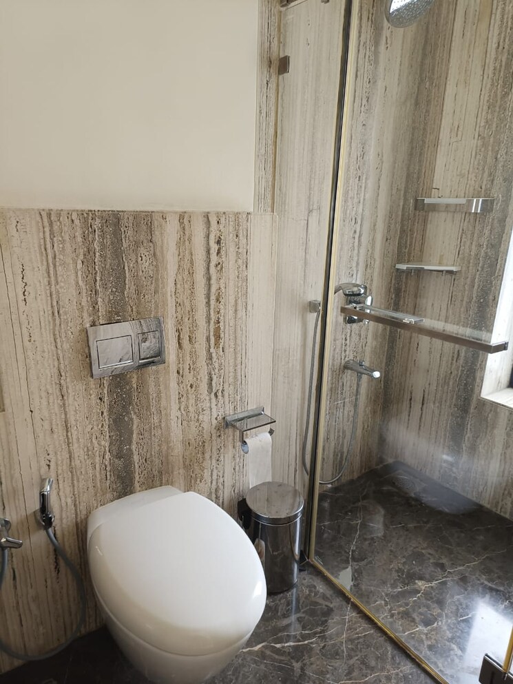 Bathroom, rustomjee-oriana 4 Bedroom 2809 Sq.Ft. Apartment In Bandra East Mumbai 8004262
