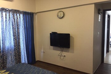 Furnished Amenities in 2.5 BHK Apartment at Runwal Greens, Mulund West – for Rent