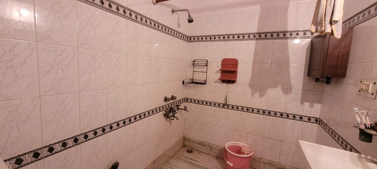 Bathroom, anand vihar 3 Bedroom 1500 Sq.Ft. Builder Floor In Anand Vihar Ghaziabad 8004287