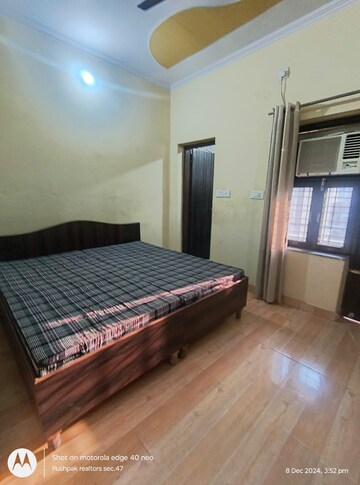 Bedroom in 2 BHK Builder Floor at Sector 38 – for Rent