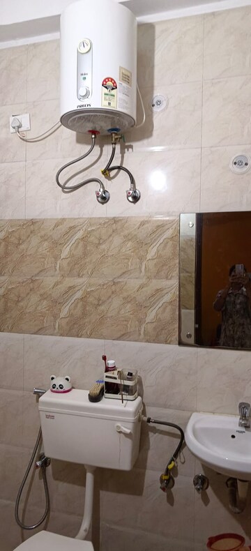 Furnished Amenities in 2 BHK Builder Floor at Sector 38 – for Rent