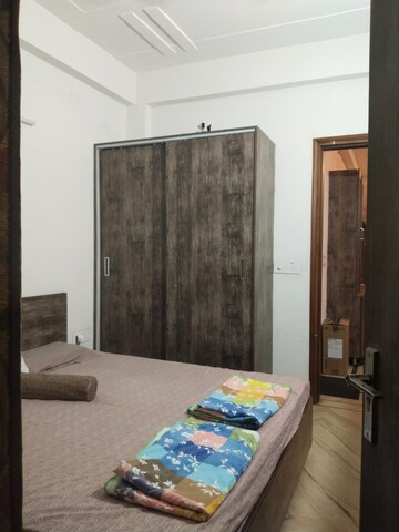 Bedroom in 2 BHK Builder Floor at Sector 40 – for Rent