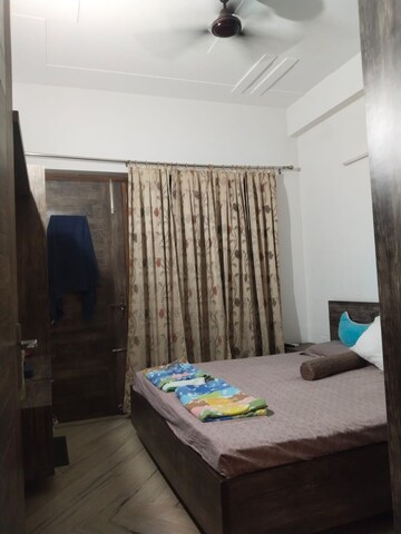 Bedroom in 2 BHK Builder Floor at Sector 40 – for Rent