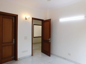 Room in 3 BHK Independent House at Green Park Extension – for Rent