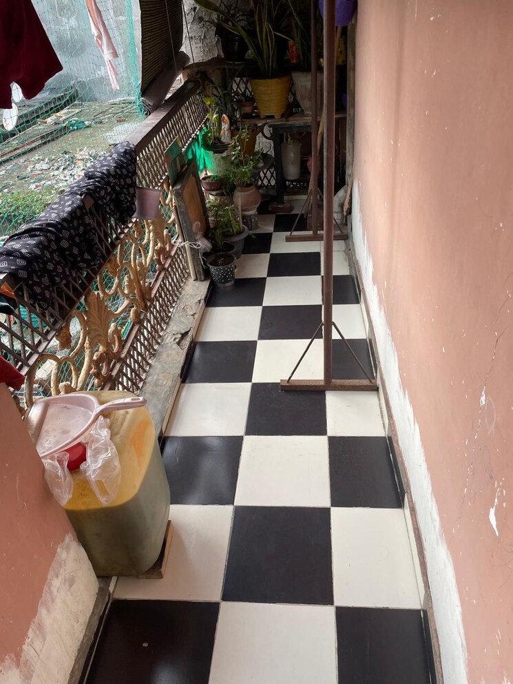 Balcony, chhajarsi 6+ Bedroom 90 Sq.Yd. Independent House In Chhajarsi Noida 8004533