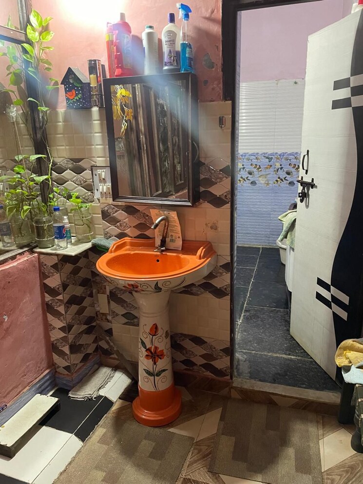 Bathroom, chhajarsi 6+ Bedroom 90 Sq.Yd. Independent House In Chhajarsi Noida 8004533