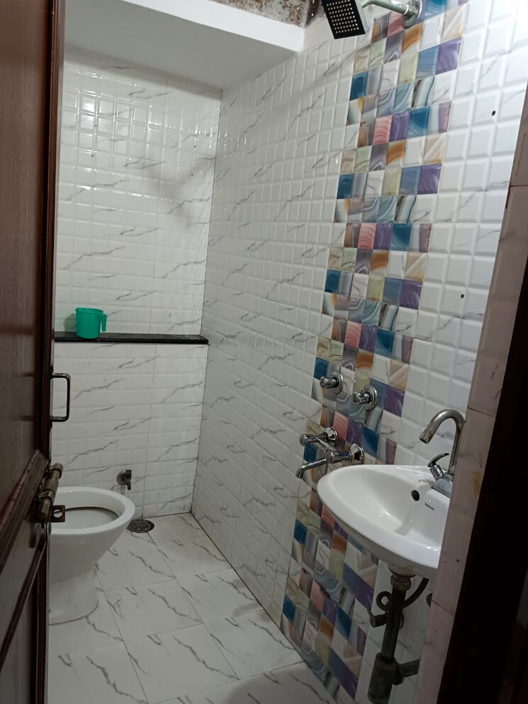 Bathroom, lajpat nagar 4 2 Bedroom 1009 Sq.Ft. Builder Floor In Lajpat Nagar 4 Delhi 8004518