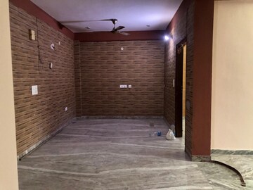 Room in 2 BHK Builder Floor at Sector 46 – for Rent