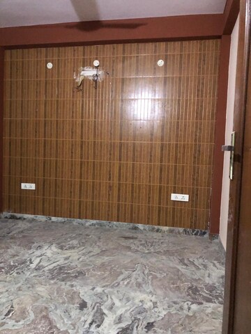 Room in 2 BHK Builder Floor at Sector 46 – for Rent