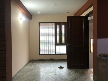 Room in 2 BHK Builder Floor at Sector 46 – for Rent