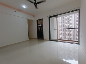 Room in 2 BHK Apartment at Runwal Eirene, Balkum Pada – for Rent