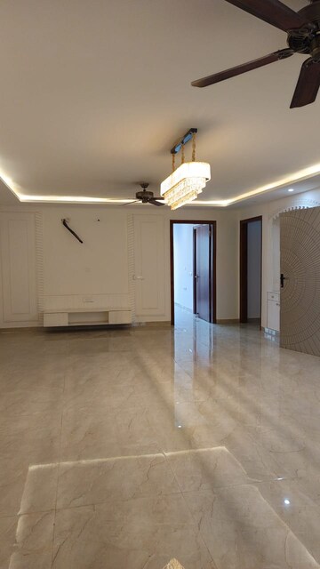 Room in 3 BHK Builder Floor at Sector 85 – for Rent