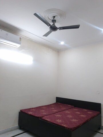 Master Bedroom in 3 BHK Builder Floor at Sector 40 – for Rent