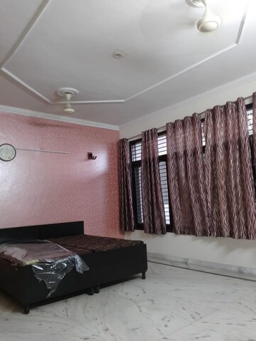 Furnished Amenities in 3 BHK Builder Floor at Sector 40 – for Rent