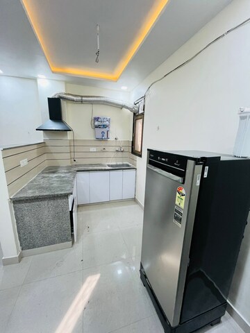 Master Bedroom in 1 BHK Builder Floor at Sector 40 – for Rent