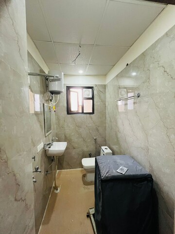 Bathroom in 1 BHK Builder Floor at Sector 40 – for Rent