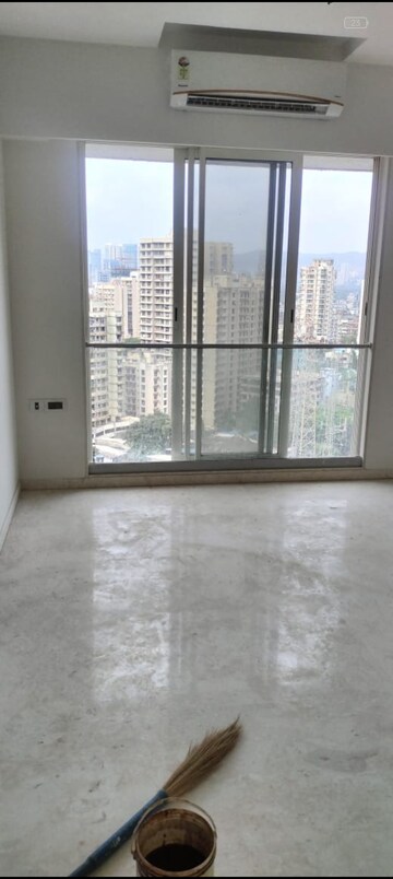 Room in 3 BHK Apartment at Ekta Tripolis, Goregaon West – for Rent