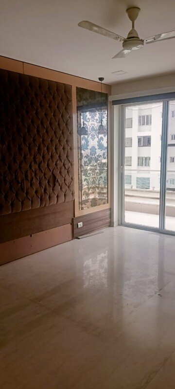 Room in 5 BHK Apartment at Tata Raheja Raisina Residency, Sector 59 – for Sale