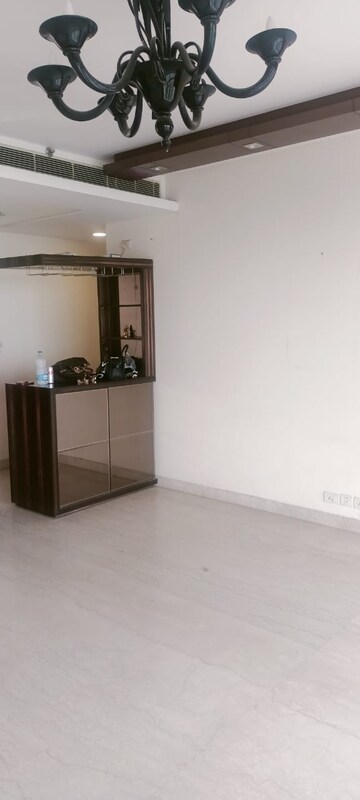 Room in 5 BHK Apartment at Tata Raheja Raisina Residency, Sector 59 – for Sale