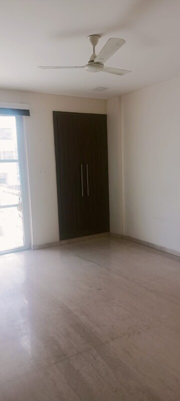 Room in 5 BHK Apartment at Tata Raheja Raisina Residency, Sector 59 – for Sale