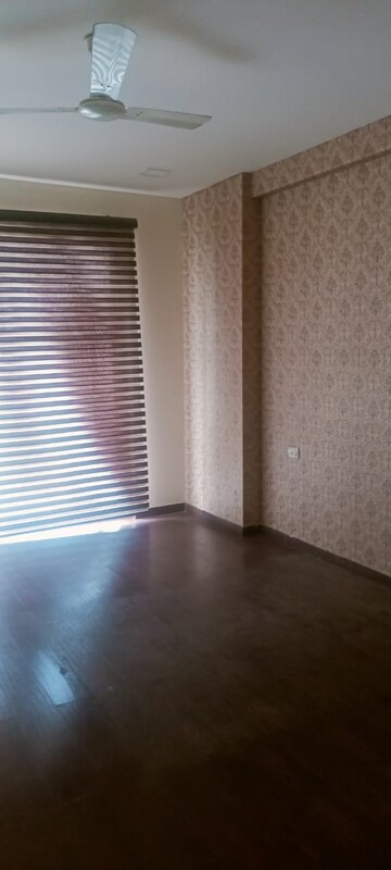 Room in 5 BHK Apartment at Tata Raheja Raisina Residency, Sector 59 – for Sale