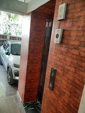 Bathroom in 1 BHK Builder Floor at Sector 40 – for Rent