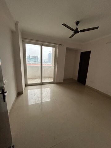 Room in 3.5 BHK Apartment at Amrapali Leisure Park, Amrapali Leisure Valley – for Rent