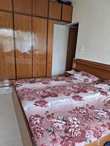 Bedroom in 1 BHK Apartment at Bandra West – for Rent