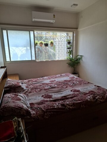 Bedroom in 1 BHK Apartment at Bandra West – for Rent