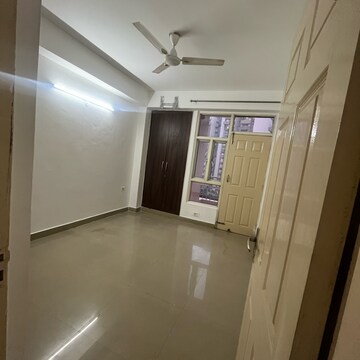 Furnished Amenities in 2.5 BHK Apartment at Supertech Crown Town, Sector 74 – for Rent