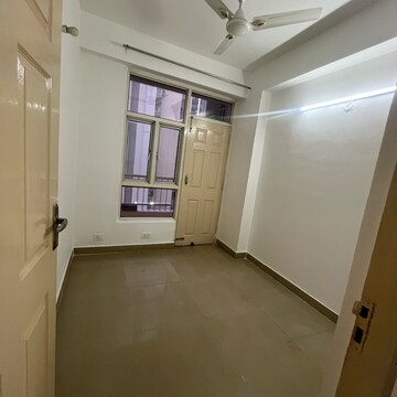 Room in 2.5 BHK Apartment at Supertech Crown Town, Sector 74 – for Rent